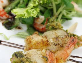 Brochette de St Jacques et Crevettes panées Pistaches