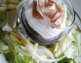 Gaspacho betteraves et Mousse de chèvre sur lit de Pommes fenouil