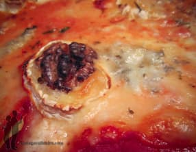 Pizza aux 3 fromages et aux cerneaux de noix