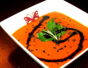 Soupe froide courgettes-poivrons à la marocaine