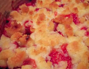 Crumble à la rhubarbe et aux fraises