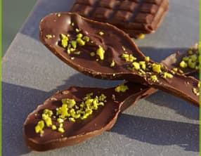 Cuillères au chocolat noir et à la pistache