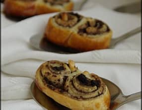 Palmitos à la tapenade et aux pignons de pin