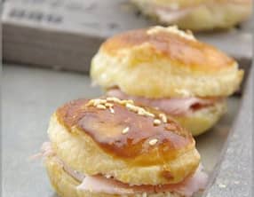 Mini burgers feuilletés au jambon et boursin
