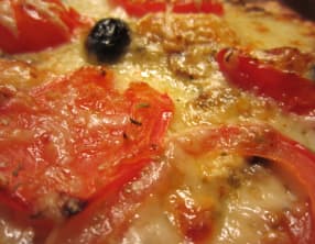 Pizza aux tomates confites