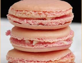 Macarons à la noix de coco et à la framboise