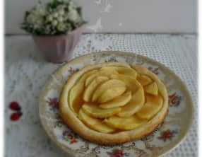 Tartelettes aux pommes et coulis de caramel au beurre salé