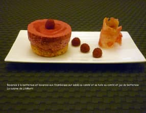 Bavarois aux betteraves et bavarois aux framboises sur sablé au comté et sa tuile au comté et jus de betterave