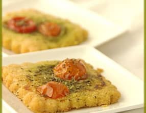 Tartelettes au parmesan, pesto et tomates