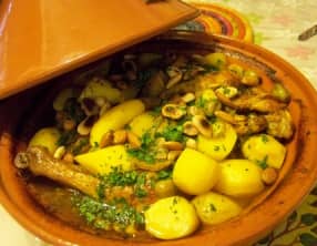 Tajine de poulet au safran, citrons confits et olives vertes