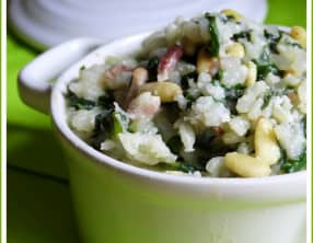 Risotto aux blettes, lardons fumés et pignons