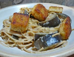 Pâtes aubergine-tempeh