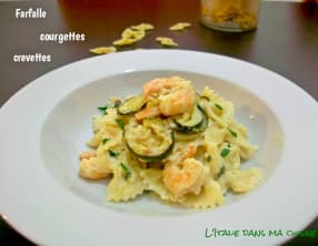 Farfalle, courgettes et crevettes