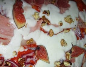 Pizza d’automne chèvre, figue, noix