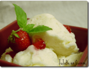 Crème glacée fraise, huile d’olive et basilic