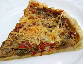 Tarte ratatouille, lardons et chèvre