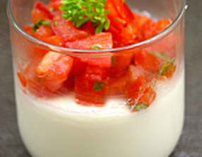 Panna cotta au chèvre et tartare de tomate au basilic