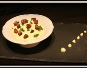 Velouté de brocoli et ses croustillants de chorizo