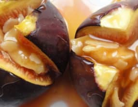 Figues sauce caramel au beurre salé et ses amandes