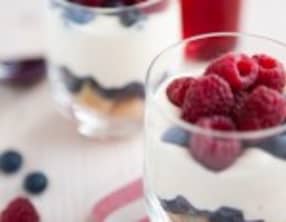 Verrine aux framboises et myrtilles