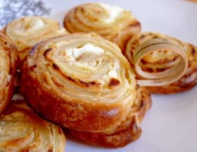 Roulés feuilletés au chèvre et miel