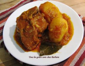 Curry d'agneau et de pommes de terre à la mode de Delhi