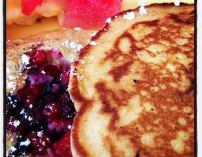 Les pancakes aux fruits rouges