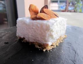 Cheesecake salé à la mousse d’ail blanc de Lomagne et chips d’ail