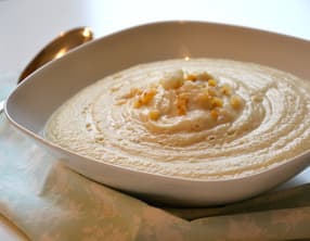 Velouté de chou-fleur et lentilles corail au lait de coco