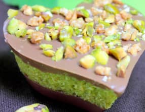 Coeurs chocolatées, fourrées à la noix de coco et aux pistaches