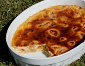 Clafoutis pêches, menthe, verveine