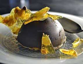 Dôme chocolat à la poire et crème de marron