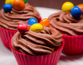 Cupcakes au beurre de cacahuètes et topping au chocolat