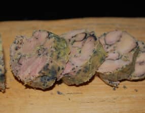 Foie gras cuit à la flamme sur planche de cèdre