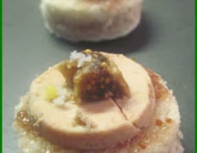 Canapés au foie gras sur confiture de figues