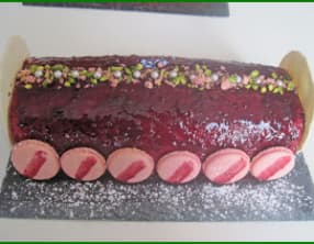 Bûche aux framboises et pistaches
