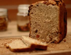 Pain complet sucré au son de blé et huile de noix, aux 1001 fruits secs