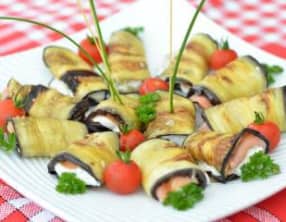 Roulé d’aubergine grillée au saumon fumé