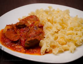 Sauté de veau aux tomates, poivrons et chorizo