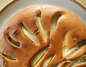 Gâteau moelleux au mascarpone, poires et farine de châtaigne