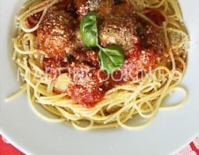 Spaghettis aux boulettes de viande sauce tomate