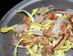 Salade de pissenlits blancs au gras double