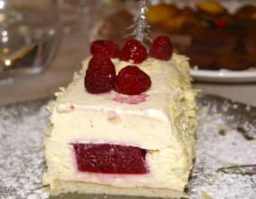 Bûche au chocolat blanc et framboises
