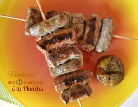 Brochettes aux 3 saucisses à la plancha