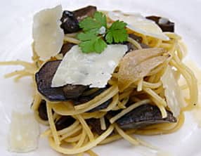 Spaghetti sautés aux cèpes en persillade et parmesan