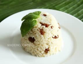 Riz au lait de coco et aux raisins secs