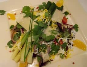 Petits poireaux en salade aux suprêmes d'orange et leur fondue de Mont d'Or