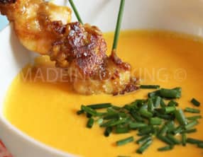 Soupe froide de carottes, poivrons et maïs