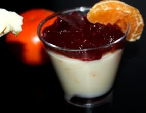 Panna cotta à la clémentine et sauce cramberry