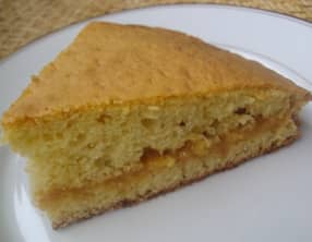 Gâteau nature fourré à la confiture de lait